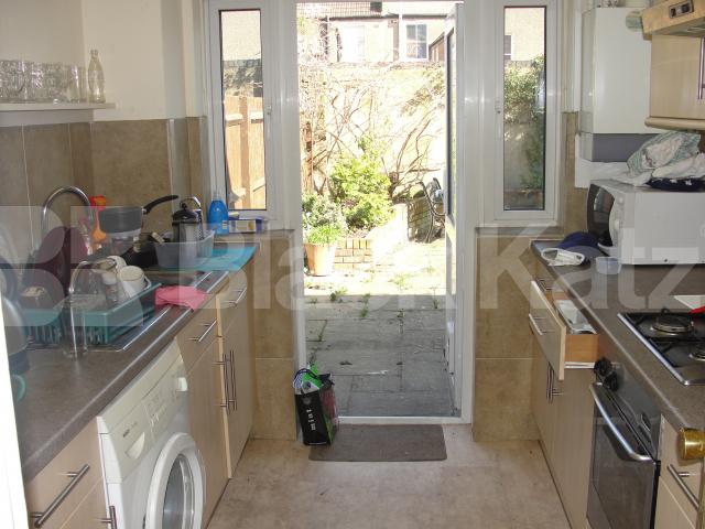 			UNDER OFFER, 3 Bedroom, 1 bath, 1 reception Mews House			 Greenland Mews, Surrey Quays